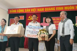 TP.HCM mang nghĩa tình đến với Trường Sa