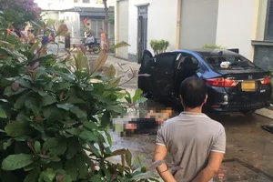 Xe xử lý bom mìn được điều động trong vụ ô tô phát nổ, người phụ nữ bị bỏng