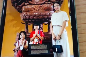 Công an tìm cô gái bị giật iPhone ở Cầu Nguyễn Văn Cừ