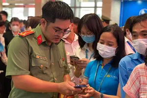 Công an cấp tài khoản định danh điện tử mức 2 ở Tân Sơn Nhất