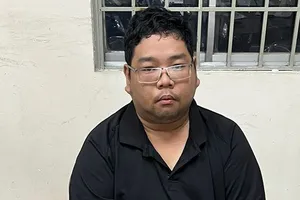 Thanh niên quay lén các cô gái bán dâm để ‘tống tiền’