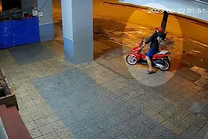 Bắt thanh niên được thuê tạt sơn, khủng bố nhà dân với giá 2 triệu