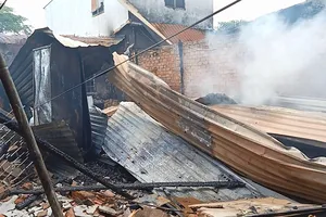 Cháy khu trọ ở Bình Chánh, nhiều người thuê mất nơi ở
