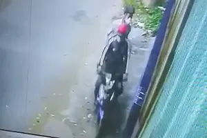 Ngồi trong xưởng vẫn bị cướp giật mất iPhone 14 Pro Max