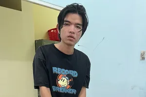 Thanh niên vờ sửa điện thoại để điều nghiên trước khi đột nhập, trộm cắp