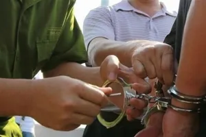 Kế toán trưởng tham ô hơn 900 triệu chơi chứng khoán, tiền ảo