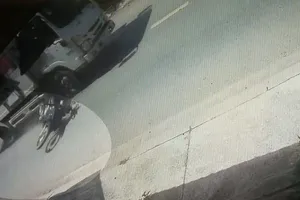 Va chạm với xe tải, cụ ông 72 tuổi tử vong