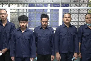 Tranh giành địa bàn hút hầm cầu, tụ tập dùng xà beng đánh người