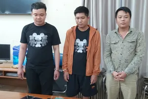 2 băng tín dụng đen khủng bố người vay bằng hình ảnh, clip khỏa thân