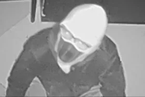 Nấp trong nhà vệ sinh siêu thị nhiều giờ để trộm trang sức 250 triệu