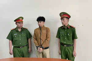 Nhóm buôn lậu hàng chục ngàn iPhone… trị giá 300 tỉ từ Campuchia về TP.HCM