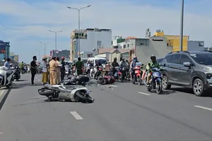 tai-nan-lien-hoan-3-xe-may-tren-cau-bung-1-nguoi-bi-thuong