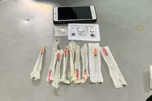 Công an dẹp điểm hút chích ma túy ở nghĩa trang Bình Hưng Hòa