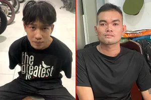 Bắt 2 thanh niên dùng ớt bôi lên mắt xe ôm để cướp ở quận 4
