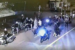 Công an truy bắt 2 côn đồ trong vụ giết người ở quán ốc đường Hồng Bàng