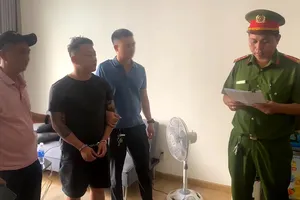 Bắt nhóm vay lãi nặng tạt sơn khủng bố từ Bình Dương lên đến TP.HCM