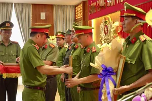 Khen thưởng các đơn vị khám phá nhanh vụ giết người, cướp tài sản lẩn trốn ở Long An