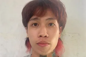 Truy nã thanh niên cầm ghế inox rượt đánh người đàn ông ở quận 10