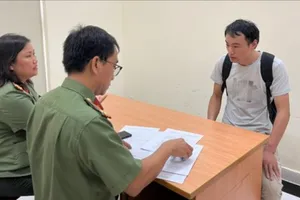 Công an bắt, trục xuất 1 người Trung Quốc bị truy nã quốc tế
