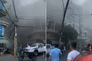 Tiệm nước đá cháy dữ dội gần chợ Phạm Văn Hai