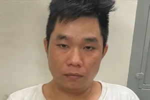 Cán bộ Phòng Tham mưu Công an TP.HCM truy đuổi, bắt cướp ở quận 1