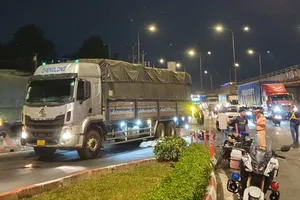 2 người chết sau tai nạn giữa xe tải và xe máy