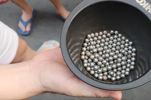 Công an tìm thủ phạm ‘bắn bi sắt’ trúng nhiều nhà dân, ô tô gần Tân Sơn Nhất