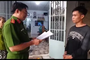 Băng giật 3 sợi dây chuyền vàng, bạch kim trong ngày mùng 3 Tết