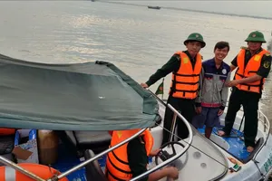 Sà lan chìm sau khi va trúng tàu chở hơn 3 ngàn tấn clinke ở sông Soài Rạp