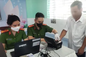 Công an TP.HCM cấp CCCD cho các nhân khẩu đặc biệt ở Bình Dương