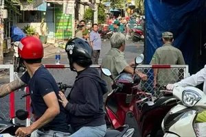 Mâu thuẫn vì chó phóng uế, hát karaoke kẹo kéo, 2 người bị đâm thương vong