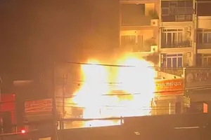 Cháy nhà ở Tân Bình lúc 1 giờ sáng, 6 người chạy kịp