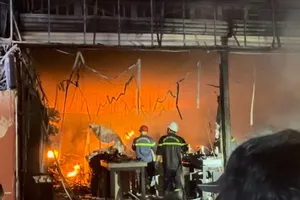 Vụ cháy cửa hàng FPT: Lửa xuất phát từ kho chứa