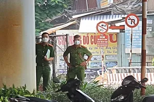 Người đàn ông chết bất thường dưới gầm cầu vượt Tỉnh lộ 10