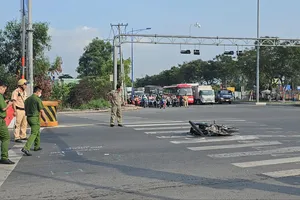 Va chạm xe tải ở giao lộ Võ Trần Chí - Trần Văn Giàu, 1 người chết