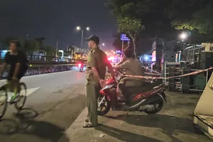 Tài xế xe ôm đâm chết người bán đồ câu trong cuộc nhậu trên vỉa hè Quốc lộ 1