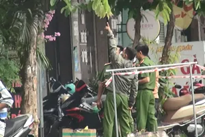 Nam thanh niên đâm chém 2 cô gái trong tiệm massage ở quận 12