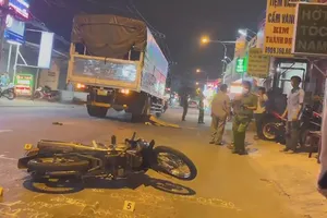 Va chạm xe tải, người đàn ông tử vong, giao thông ùn ứ