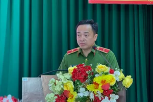 Thiếu tướng Mai Hoàng trao khen vụ phá đường dây ma túy, sản xuất tiền giả…