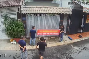 Nợ 200 triệu, bị công ty mua bán nợ tới nhà yêu cầu trả 4 tỉ