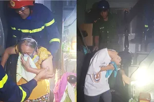 Cháy nhà ở quận 8, cụ bà và 1 thiếu niên mắc kẹt được cảnh sát cứu