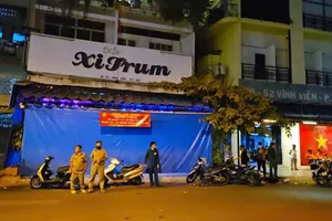 Điều tra vụ vợ chồng chủ quán cà phê chết bất thường ở Quận 10