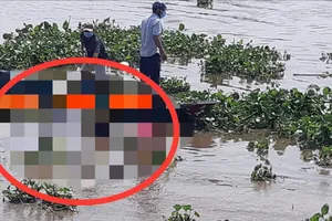 Công an tìm thân nhân, lai lịch thi thể nam giới trôi sông Sài Gòn
