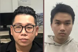 2 thanh niên tạt máu heo vào nhà dân để đòi nợ ở quận Tân Bình