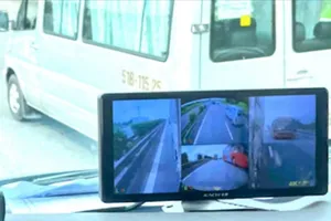 Trạm CSGT Tây Bắc vận động lắp camera quan sát ‘điểm mù’ cho hàng chục xe