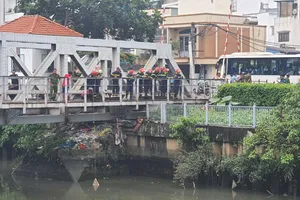 Phát hiện thi thể người đàn ông trôi trên kênh Nhiêu Lộc – Thị Nghè