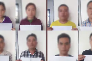 Tạm giữ nhóm ‘cò’ cung cấp nước trà để tài xế tráo đổi lúc test ma túy khi cấp đổi bằng lái