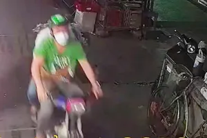 Bắt 2 thanh niên cướp giật khiến người phụ nữ té chấn thương sọ não