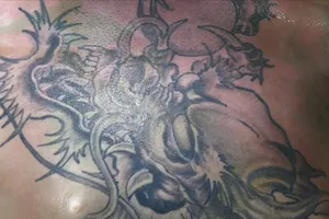 Công an điều tra nguyên nhân tử vong của người có hình xăm đầu rồng