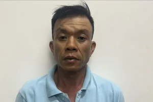 Bắt khẩn cấp người đàn ông ném pháo, đánh tài xế mẻ răng ở Gò Vấp